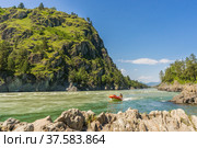 Boat on the river Katun and mountains. Стоковое фото, фотограф Дмитрий Тищенко / Фотобанк Лори