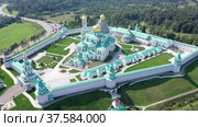 Drone view of the Resurrection New Jerusalem Stavropigial Monastery in the city of Istra, Russia. Стоковое видео, видеограф Яков Филимонов / Фотобанк Лори