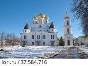 Успенский собор в Дмитровском кремле. Дмитров, Московская область, Россия (2022 год). Редакционное фото, фотограф Елена Коромыслова / Фотобанк Лори