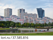 Moscow, Russia, August 28, 2021: View of high-rise buildings from Khodynskoye field - Moscow park in southern part of historic area of same name. Редакционное фото, фотограф Алексей Антипов / Фотобанк Лори