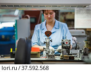 Bearing production plant. Operator controls quality with micrometer measuring tool. Micrometer in focus, woman worker blurred. (2012 год). Редакционное фото, фотограф Alexey Rezvykh / Фотобанк Лори