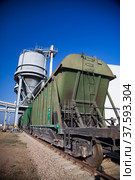 Phosphate fertilizers plant. Railway loader station or terminal fertilizers. Hopper car train. Green railway carriages. Стоковое фото, фотограф Alexey Rezvykh / Фотобанк Лори