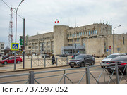Здание администрации города Рузы весной в пасмурную погоду (2022 год). Редакционное фото, фотограф Диана Лукьянова / Фотобанк Лори
