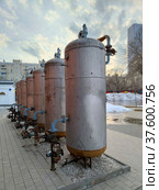 Старинные промышленные резервуары. Москва, Хлебозавод (2022 год). Редакционное фото, фотограф Ирина Терентьева / Фотобанк Лори