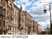 Доходный дом А.М. Тупикова, фасад по ул.Пестеля, Санкт-Петербург (2022 год). Редакционное фото, фотограф Юлия Бабкина / Фотобанк Лори