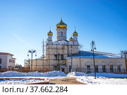Воскресенский собор на площади Партизан, город Руза, Московская область, Россия (2022 год). Редакционное фото, фотограф Диана Лукьянова / Фотобанк Лори