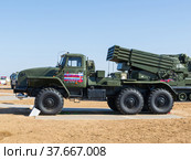 Боевая машина, реактивная система залпового огня 9К51М "Торнадо-Г" в парке "Патриот" (2021 год). Редакционное фото, фотограф Андрей Цыганков / Фотобанк Лори