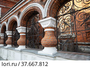 Fence of Church in Yaroslavl (2019 год). Стоковое фото, фотограф Юлия Бабкина / Фотобанк Лори