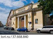 Бывшие конюшни (левый павильон) Михайловского замка.  Санкт-Петербург (2012 год). Редакционное фото, фотограф Александр Щепин / Фотобанк Лори