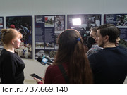 Заместитель Главы Администрации Городского округа Балашиха Татевосян Лилия Набиулловна на открытие выставки "НАТО Хроника жестокости" в Балашихинской картинной галерее (2022 год). Редакционное фото, фотограф Дмитрий Неумоин / Фотобанк Лори