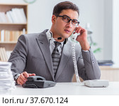 Call center operator talking on the phone. Стоковое фото, фотограф Elnur / Фотобанк Лори