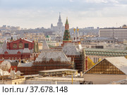 Крыши центральной части Москвы (2021 год). Редакционное фото, фотограф Юрий Шурчков / Фотобанк Лори