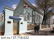 Москва. Фасад дома № 4 в Староконюшенном переулке (2022 год). Редакционное фото, фотограф Дмитрий Неумоин / Фотобанк Лори