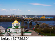 Нижний Новгород. Вид на стадион, Кафедральный собор во имя Святого Благоверного Князя Александра Невского, и Храм Святителя Алексия Московского с Набережной Федоровского. (2022 год). Стоковое фото, фотограф Nikolay Pestov / Фотобанк Лори