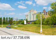 Гостиница Биляр Палас в летний солнечный день. Казань. Республика Татарстан. Россия (2021 год). Редакционное фото, фотограф E. O. / Фотобанк Лори
