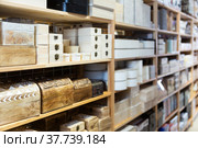 Wooden caskets on shelve in store. Стоковое фото, фотограф Яков Филимонов / Фотобанк Лори