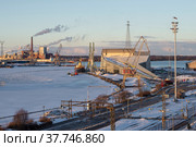 Морской центр "Велламо" в городском мартовском пейзаже. Котка, Финляндия (2019 год). Редакционное фото, фотограф Виктор Карасев / Фотобанк Лори