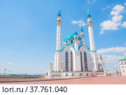 Мечеть «Кул-Шариф» («Кол Шәриф» мәчете). Лето. Солнечный день. Казанский кремль. Казань. Республика Татарстан. Россия (2021 год). Редакционное фото, фотограф E. O. / Фотобанк Лори