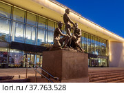 Санкт-Петербург. Большой концертный зал "Октябрьский". Вечерний вид на БКЗ (2022 год). Редакционное фото, фотограф Литвяк Игорь / Фотобанк Лори