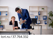 Two colleagues working in the office. Стоковое фото, фотограф Elnur / Фотобанк Лори