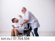 Old male doctor psychiatrist examining young disabled patient. Стоковое фото, фотограф Elnur / Фотобанк Лори