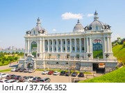 Дворец земледельцев. Солнечный летний день. Казань. Республика Татарстан. Россия (2021 год). Редакционное фото, фотограф E. O. / Фотобанк Лори