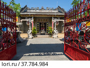 View of the Quang Dong Temple in Hoi An, Vietnam (2020 год). Редакционное фото, фотограф Юлия Белоусова / Фотобанк Лори
