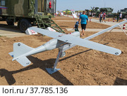 Волгоградская область, Средняя Ахтуба, Россия. Военная авиация, легкий разведывательный беспилотный летательный аппарат Орлан-10 на выставке. (2021 год). Редакционное фото, фотограф Андрей Цыганков / Фотобанк Лори