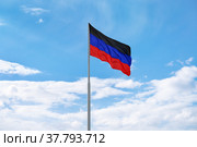 Flag of the self-proclaimed Donets People's Republic (DPR or DNR) (2022 год). Стоковое фото, фотограф Роман Самохин / Фотобанк Лори