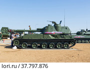Средняя Ахтуба, Волгоградская область, Россия. Самоходная гаубица 2С3 «Акация» в парке Патриот, выставка военной техники, артиллерия. (2021 год). Редакционное фото, фотограф Андрей Цыганков / Фотобанк Лори