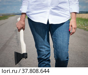 Женщина с топором. Стоковое фото, фотограф Виталий Михайлюк / Фотобанк Лори