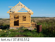 Construction of the wooden building from bar on background sky. Стоковое фото, фотограф Сергей Овчинников / Фотобанк Лори