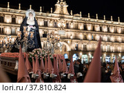 Brotherhood carrying paso of Our Lady of Tears during Holy Week procession in Salamanca (2022 год). Редакционное фото, фотограф Яков Филимонов / Фотобанк Лори