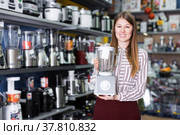Girl seller offering blender in domestic appliances section. Стоковое фото, фотограф Яков Филимонов / Фотобанк Лори