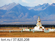 Buddhist stupa against the background of the Eastern Sayan Mountains on an autumn day. Siberia. Baikal region. Buryatia. Tunka valley. Стоковое фото, фотограф Виктория Катьянова / Фотобанк Лори