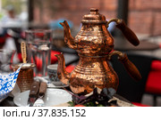 Turkish traditional tea in tulip-shaped glass with cupper colored double teapot. Стоковое фото, фотограф Юлия Паутова / Фотобанк Лори