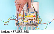 Installation of fuse box panel with circuit breakers in house. Стоковое видео, видеограф Владимир Григорьев / Фотобанк Лори