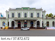 Псков. Железнодорожный вокзал (2019 год). Редакционное фото, фотограф Александр Щепин / Фотобанк Лори