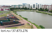 Санкт-Петербург летом, Приморский район. Многоэтажная застройка города. Вид с воздуха. Saint Petersburg in summer, Primorsky district. Multi-storey buildings of the city. Aerial view. (2022 год). Стоковое видео, видеограф Евгений Романов / Фотобанк Лори