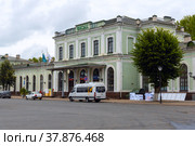 Псков. Железнодорожный вокзал (2019 год). Редакционное фото, фотограф Александр Щепин / Фотобанк Лори