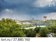 Смотровая площадка и вид на Академию Наук, Воробьевы горы, Москва (2022 год). Стоковое фото, фотограф Baturina Yuliya / Фотобанк Лори