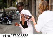 Man trying to thieve female handbag. Стоковое фото, фотограф Яков Филимонов / Фотобанк Лори