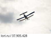 Легкий многоцелевой самолёт ТВС-2МС «Партизан» в небе на Международном авиационно-космическом салоне МАКС-2021. Редакционное фото, фотограф Free Wind / Фотобанк Лори
