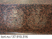 Родословные гербы на захоронение графини Ягужинской в Смоленском храме села Софрино. Изображение несколько рафокусированно (2022 год). Редакционное фото, фотограф Дмитрий Неумоин / Фотобанк Лори