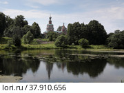 Смоленская церковь в Софрино (2022 год). Редакционное фото, фотограф Дмитрий Неумоин / Фотобанк Лори