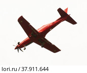 Monoplane Pilatus PC-21 of Swiss Air Force landing in Emmen Airport (2020 год). Редакционное фото, фотограф Яков Филимонов / Фотобанк Лори