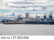 Боевые корабли Балтийского флота в гавани. Кронштадт (2022 год). Редакционное фото, фотограф Анна Карасева / Фотобанк Лори