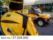 Евгений Загороднюк у автомобиля команды LADA Sport ROSNEFT Raid принимает участие во время торжественной церемонии награждения участников международного ралли "Шелковый путь" в "Лужниках" города Москвы, Россия (2022 год). Редакционное фото, фотограф Николай Винокуров / Фотобанк Лори