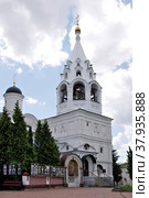 Москва, Гончарная, 6. Храм Никиты Мученика на Швивой горке за Яузой (Афонское подворье). Колокольня (2022 год). Редакционное фото, фотограф Илюхина Наталья / Фотобанк Лори