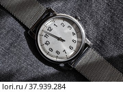 One hand automatic mechanical wrist watch close up. Стоковое фото, фотограф EugeneSergeev / Фотобанк Лори